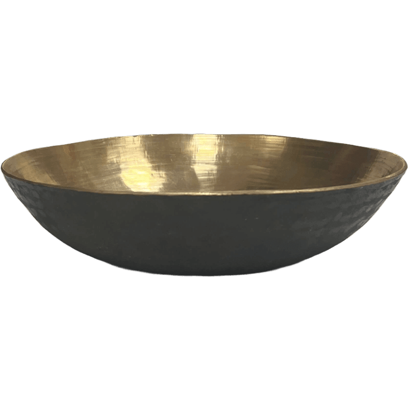 Un grand bol artisanal kansa